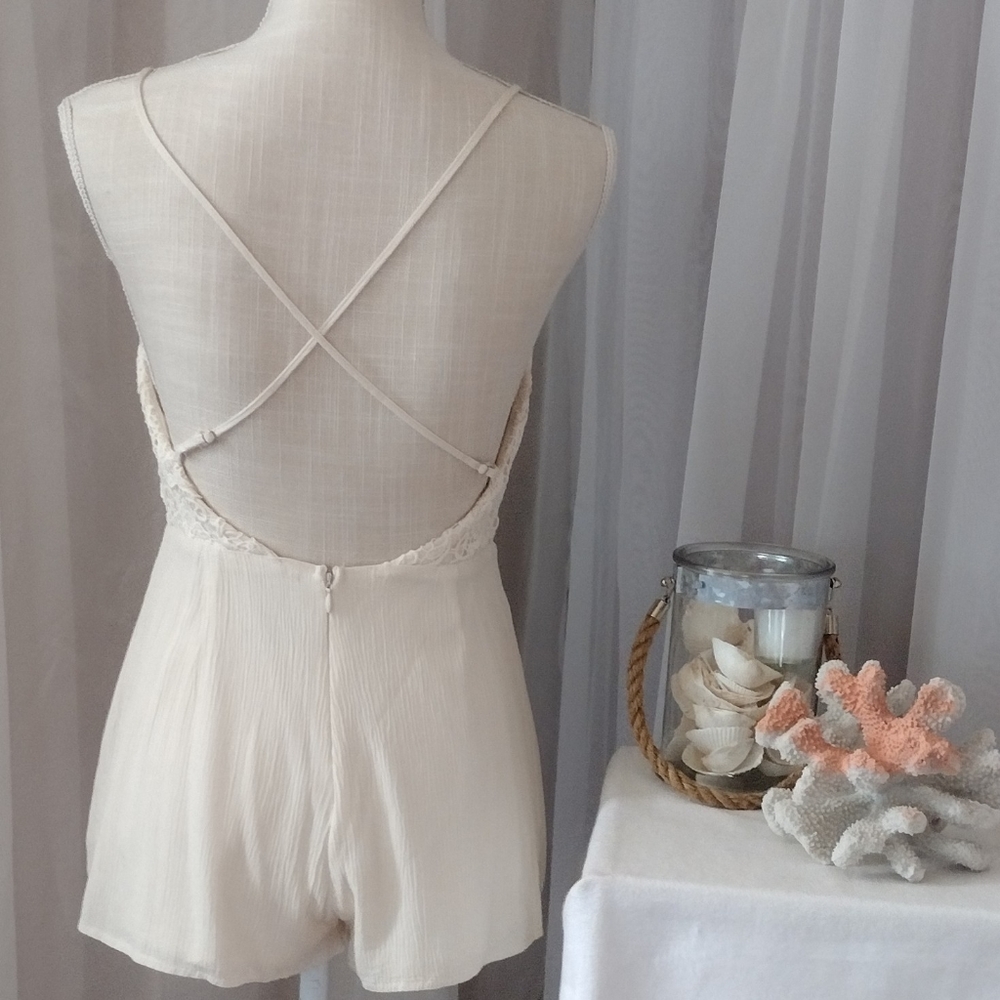 Forever 21 Romper With Lace Top. Size S - Picture 8 of 11